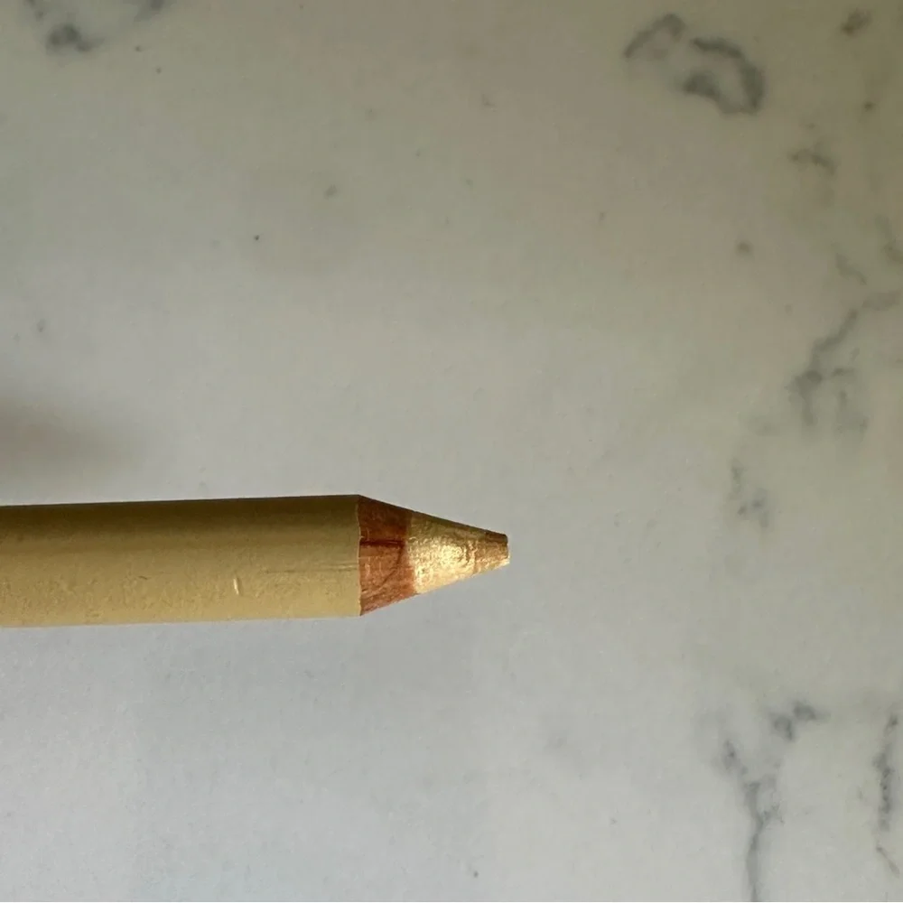 The Body Shop FreeStyle Multi Tasking Crayon Allover Lip Eyeliner Beam Gold